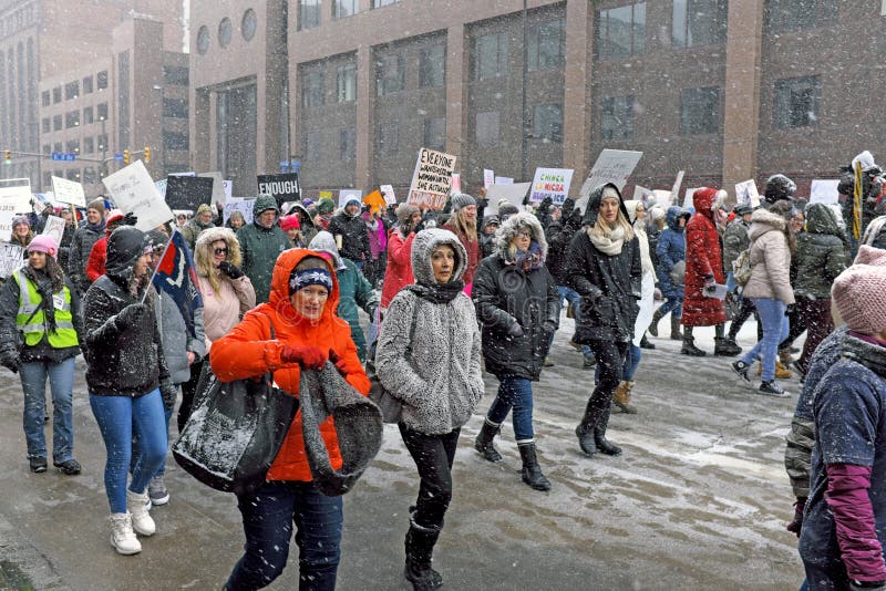 2019 der März-Teilnehmer der Frauen an Cleveland, Ohio, USA lizenzfreie stockfotos 2019 der März-Teilnehmer der Frauen an Cleveland, Ohio, USA lizenzfreie stockfotos