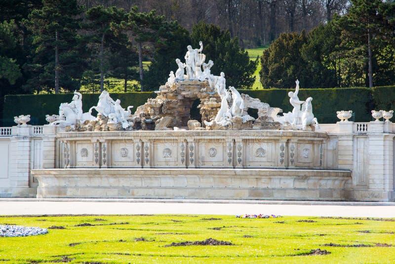 Der Neptun-Brunnen an Schonbrunn-Palast, Wien stockbilder Der Neptun-Brunnen an Schonbrunn-Palast, Wien stockbilder