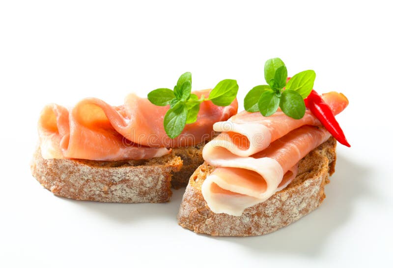 Der offene Prosciutto stellte Sandwiche gegenüber stockfotografie Der offene Prosciutto stellte Sandwiche gegenüber stockfotografie