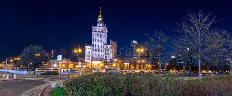Der Palast der Kultur und der Wissenschaft in der Mitte von Warschau, Polen stockfotos Der Palast der Kultur und der Wissenschaft in der Mitte von Warschau, Polen stockfotos