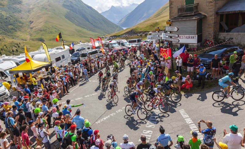 Der Peloton in den Bergen - Tour de France 2015