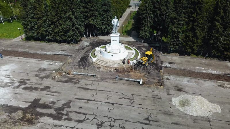 Der Prozess des Wiederaufbaus des Stadtplatzes wurde von einem quadrocopter gefilmt