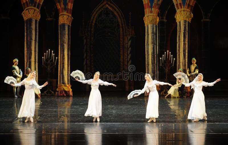 Der russische nationale Kostüm-Dprinz von drittem See Swan Tatballett Stange Mitzvah-D lizenzfreie stockfotografie Der russische nationale Kostüm-Dprinz von drittem See Swan Tatballett Stange Mitzvah-D lizenzfreie stockfotografie