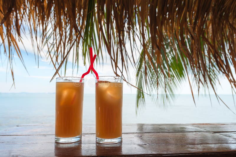 Der Sommer tropisch erneuern Cocktailgetränke stockfotografie Der Sommer tropisch erneuern Cocktailgetränke stockfotografie