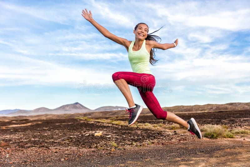 Der sorglosen laufender Spaß Läufer-Frau der Erfolgsfreiheit