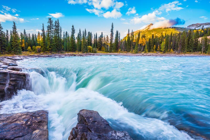 Der sprudelnde Wasserfall von Athabasca