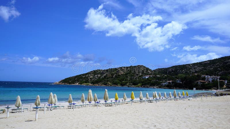 Der Strand berühmten Costa Smeraldas, Sardinien lizenzfreie stockbilder Der Strand berühmten Costa Smeraldas, Sardinien lizenzfreie stockbilder