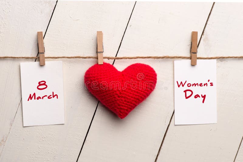 Der Tag der glücklichen internationalen Frauen, am 8. März, Herz und Text lizenzfreie stockfotografie