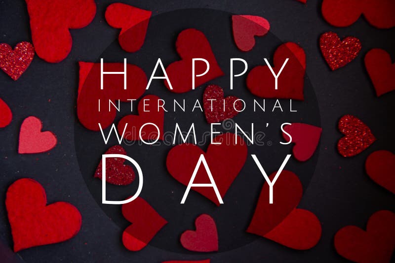 Der Tag der glücklichen Internationalen Frauentag, der mit weißem Text auf schwarzen Hintergrund mit rotem Herzen Kennzeichnung lizenzfreie stockfotos