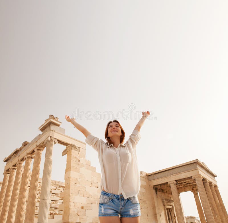 Der Tourist nahe der Akropolise von Athen, Griechenland lizenzfreies stockfoto Der Tourist nahe der Akropolise von Athen, Griechenland lizenzfreies stockfoto