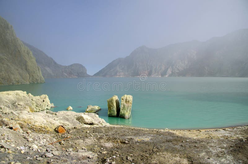 Der Vulkan Kawah Ijen Auf Der Java  Insel  In Indonesien 