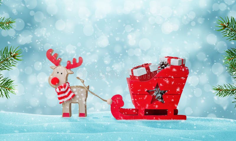 Der Weihnachtsliegeplatz voller Geschenke im Schnee Hirsch zieht den Schlitten Holzspielzeug stockbilder
