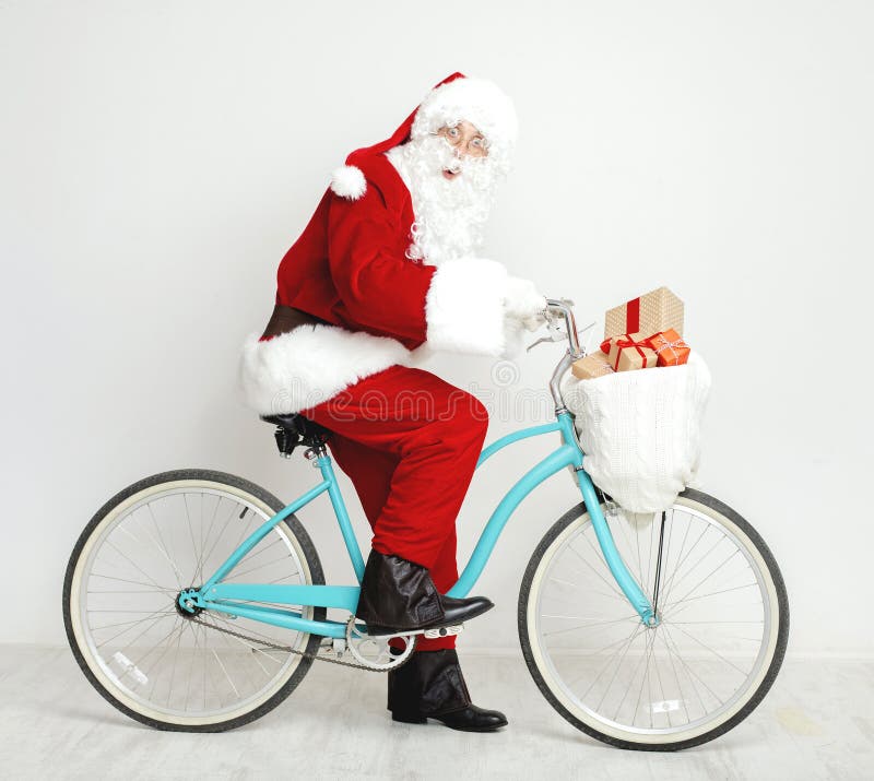 Weihnachtsmann Auf Fahrrad Fotos Kostenlose Und Royalty Free Stock Fotos Von Dreamstime