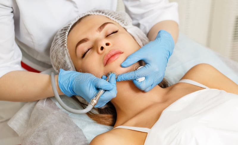 Dermabrasion affronta Cosmetologia dell'hardware fotografia stock Dermabrasion affronta Cosmetologia dell'hardware fotografia stock