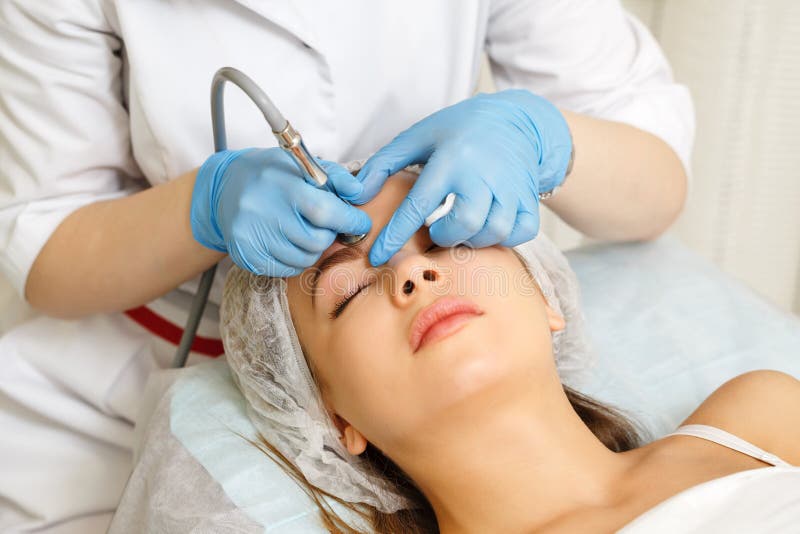 Dermabrasion stawia czoło Narzędzia kosmetologia obraz royalty free Dermabrasion stawia czoło Narzędzia kosmetologia obraz royalty free