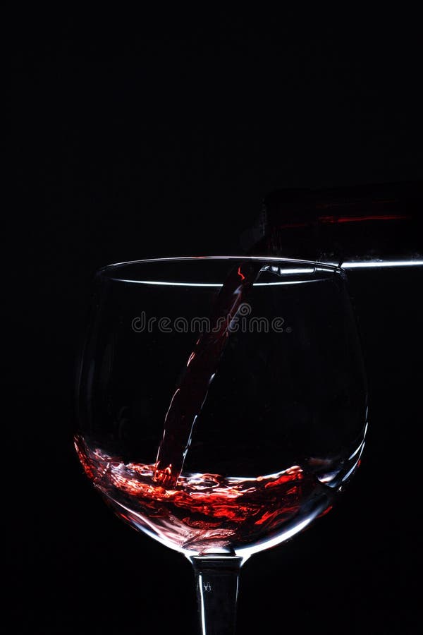 Derramamento do vinho vermelho foto de stock Derramamento do vinho vermelho foto de stock