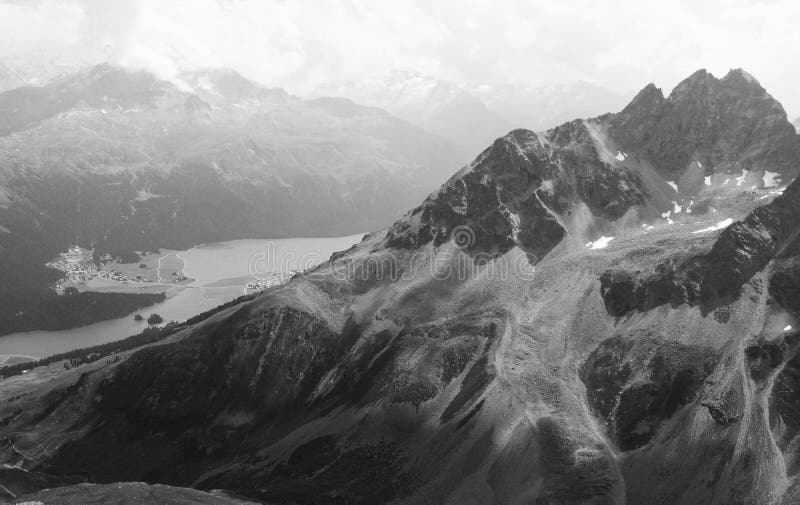 Derretimento do Permafrost devido às alterações climáticas globais em Julier, Upper Engadin, Graubünden, Alpes suíços fotos de stock Derretimento do Permafrost devido às alterações climáticas globais em Julier, Upper Engadin, Graubünden, Alpes suíços fotos de stock