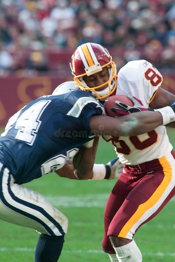 Washington Redskins WR Derrius Thompson 88 is hit by Dallas Cowboys strong safety Tony Dixon 24.  Game was played December 2002 at FedEx Field in Washington, DC. Washington Redskins WR Derrius Thompson 88 is hit by Dallas Cowboys strong safety Tony Dixon 24.  Game was played December 2002 at FedEx Field in Washington, DC.