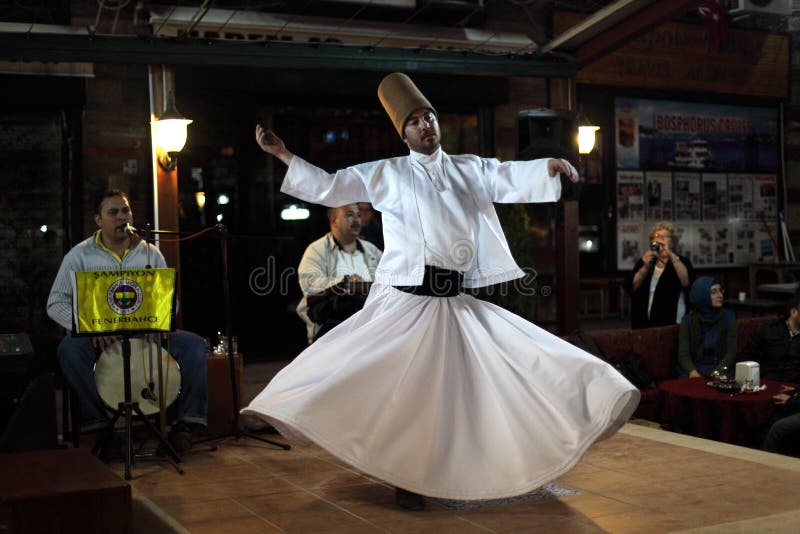 Dervish girantesi a Costantinopoli immagini stock Dervish girantesi a Costantinopoli immagini stock