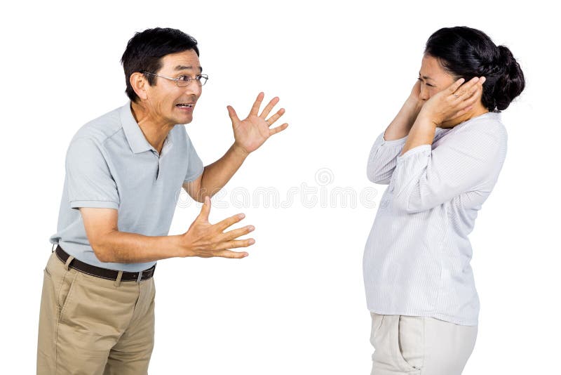 Des couples asiatiques plus anciens ayant un argument image libre de droits Des couples asiatiques plus anciens ayant un argument image libre de droits