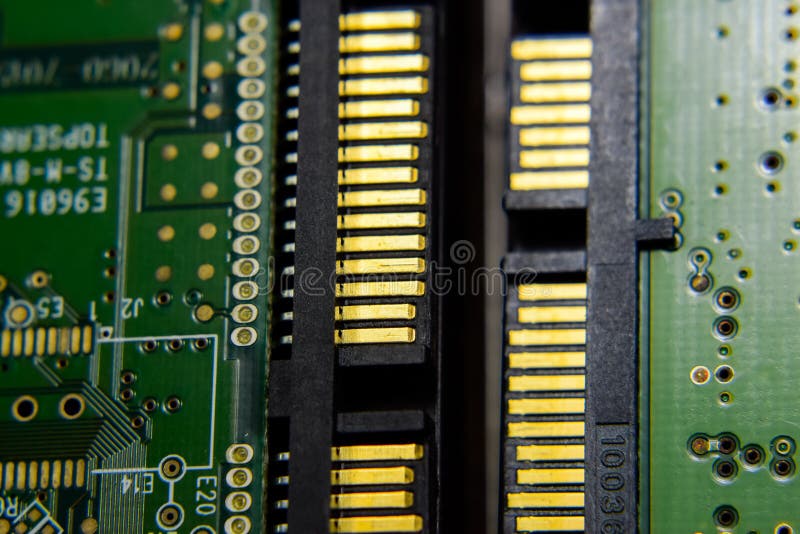 Des Festplattenlaufwerk-Verbindungsstücks Sata elektronisches Brett mit elektrischen Komponenten Elektronik der Computerausrüstun stockfotos Des Festplattenlaufwerk-Verbindungsstücks Sata elektronisches Brett mit elektrischen Komponenten Elektronik der Computerausrüstun stockfotos