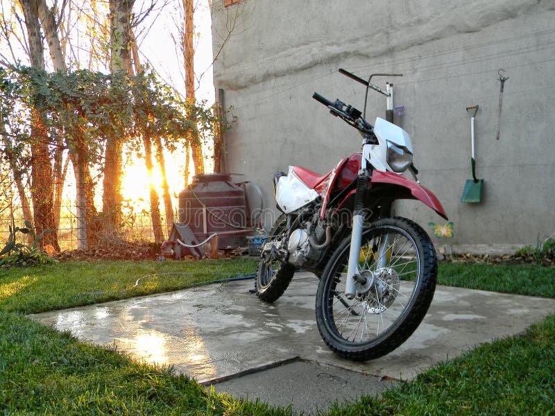 Des motocyclettes êtes-vous très agréable, convenez-vous ? image stock Des motocyclettes êtes-vous très agréable, convenez-vous ? image stock