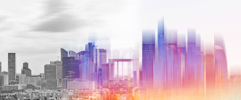 Desarrollo digital futurista de la ciudad, ciudad moderna con la luz que brilla intensamente del holograma constructivo futurista foto de archivo libre de regalías