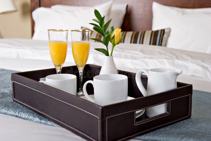 Desayuno en cama imágenes de archivo libres de regalías Desayuno en cama imágenes de archivo libres de regalías