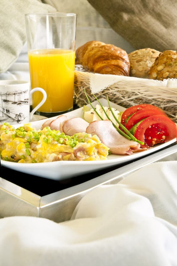 Desayuno sano servido para acostar fotos de archivo libres de regalías Desayuno sano servido para acostar fotos de archivo libres de regalías