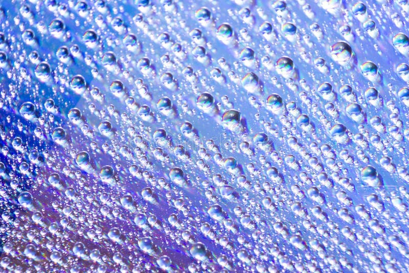 Descenso del espray de agua en la superficie del DVD fotografía de archivo libre de regalías Descenso del espray de agua en la superficie del DVD fotografía de archivo libre de regalías