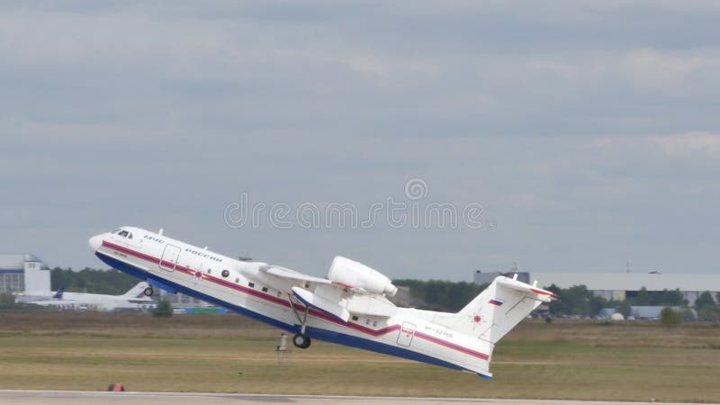 Rússia quer produzir em série o exótico avião anfíbio Beriev Be-200