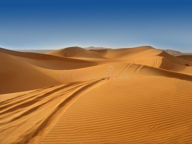 Il deserto , con il blu del cielo.