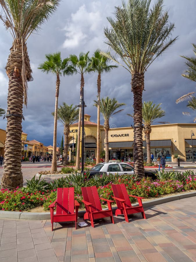 Desert Hills Premium Outlet Mall Editorial Photo - Image of attractive, hills: 65140781