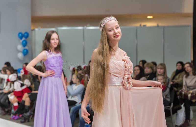 Desfile De Modas En Ucrania Moda De 2018 Imagen de archivo editorial - Imagen de vestido, falta: 189959419