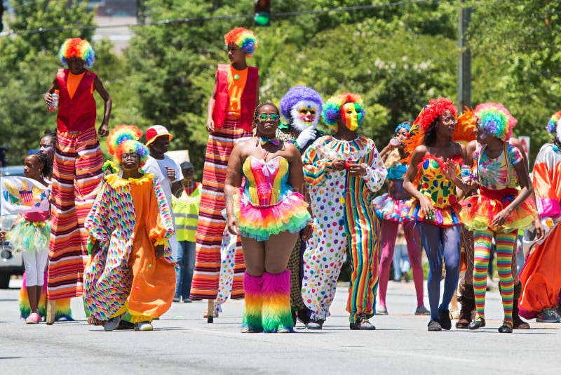 Desfile del Caribe de la cría de Costumes Walk In del payaso de la gente que lleva imagenes de archivo Desfile del Caribe de la cría de Costumes Walk In del payaso de la gente que lleva imagenes de archivo