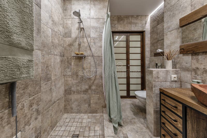 Banheiro em madeira e tons escuros  Bathroom interior design, Bathroom  interior, House design