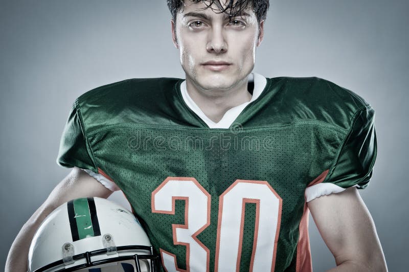 Feminino jogador de futebol americano em uniforme — Fotografias de Stock ©  DmitryPoch #132271496