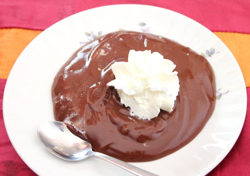 Chocolate pudding with cream