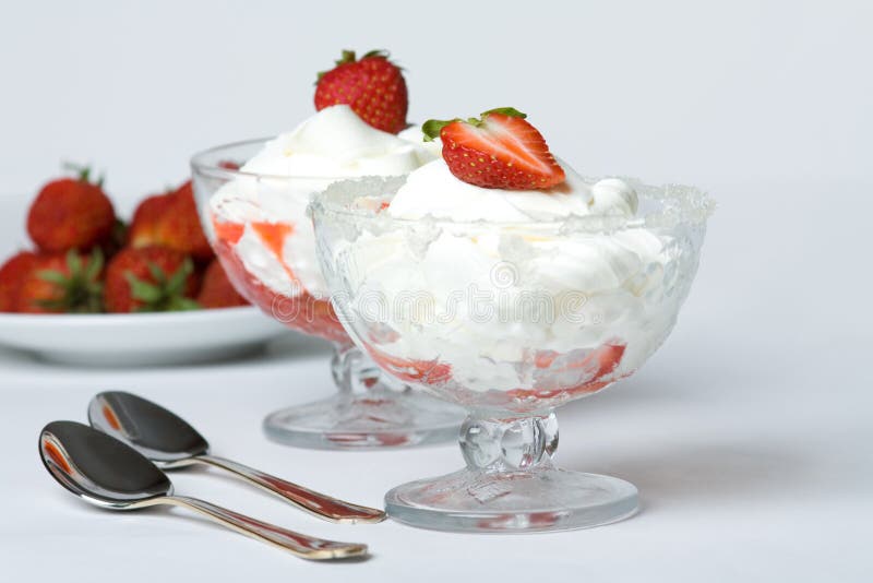 Dessert with cream and strawberries