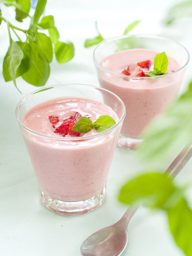 Dessert au yaourt aux fraises image stock