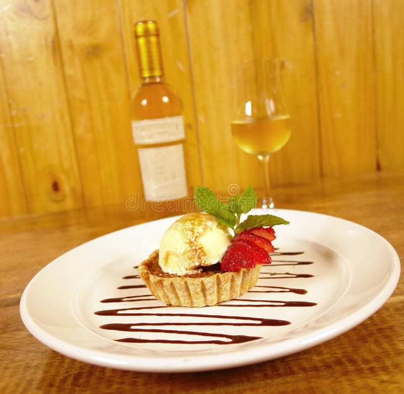 Dessert Dolce Con La Crostata Della Fragola Immagine Stock Immagine