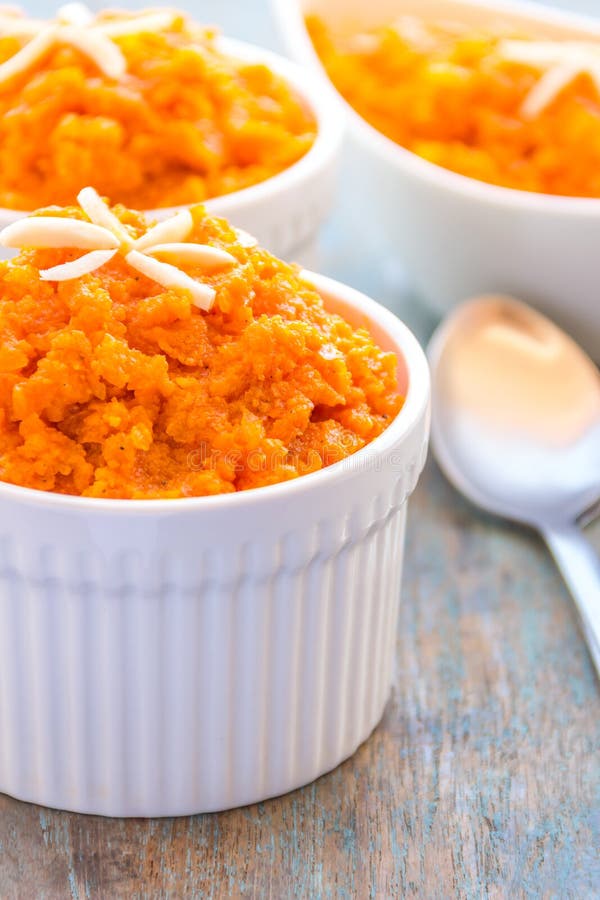Dessert/dolce indiani - Gajar Halwa/carota Halwa fotografia stock Dessert/dolce indiani - Gajar Halwa/carota Halwa fotografia stock