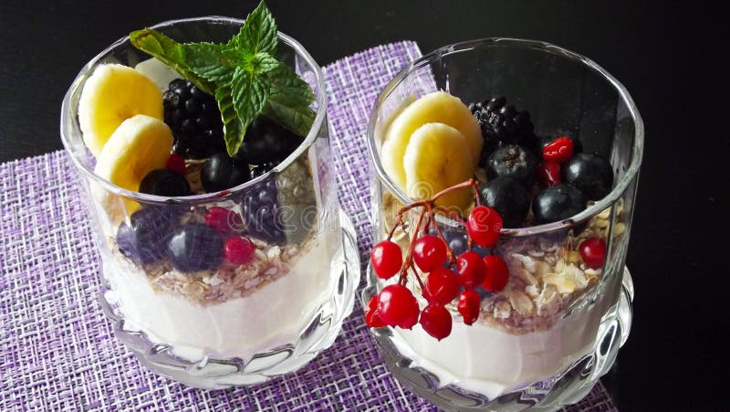 Dessert délicieux dans un verre images libres de droits Dessert délicieux dans un verre images libres de droits