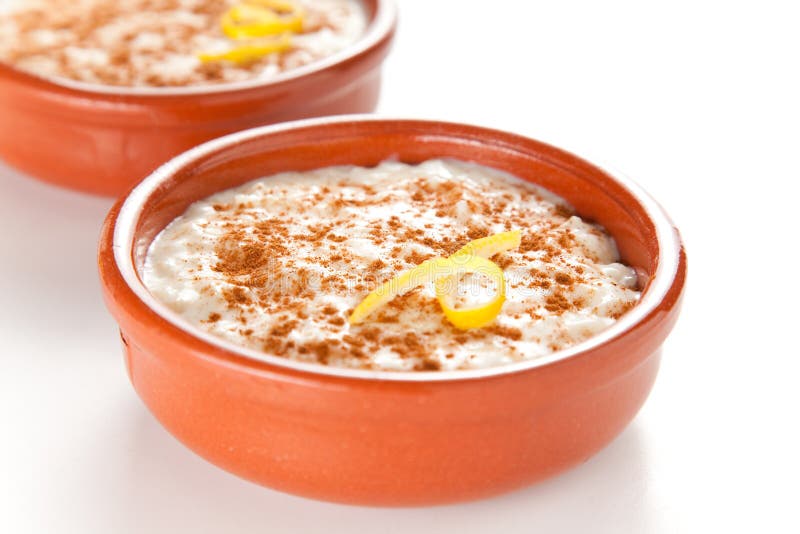 Dessert savoureux de riz au lait de cannelle photo libre de droits Dessert savoureux de riz au lait de cannelle photo libre de droits