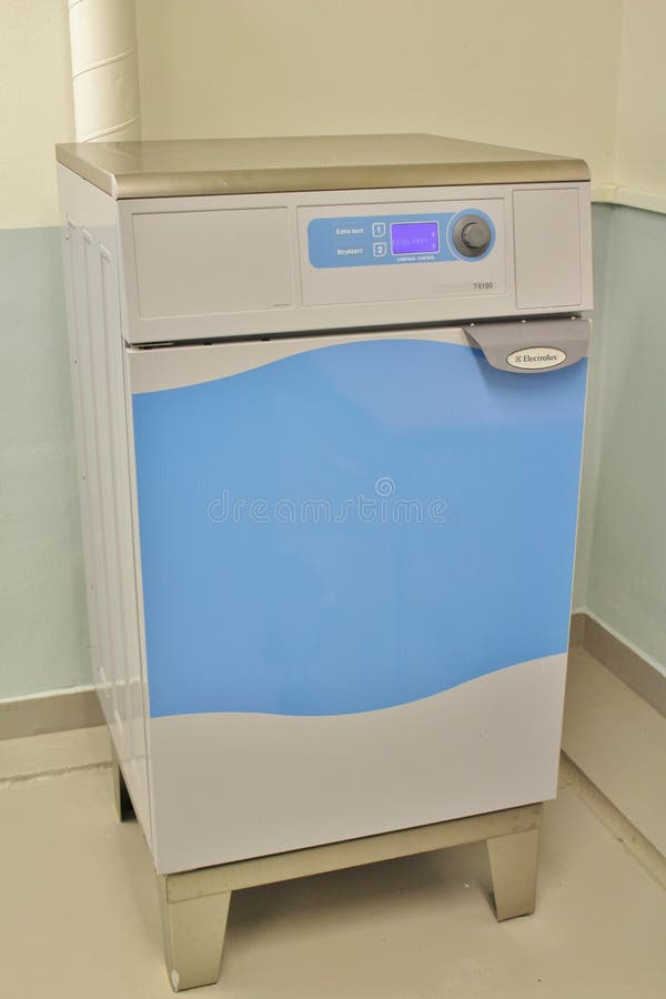 Dessiccateur dans une buanderie images stock Dessiccateur dans une buanderie images stock