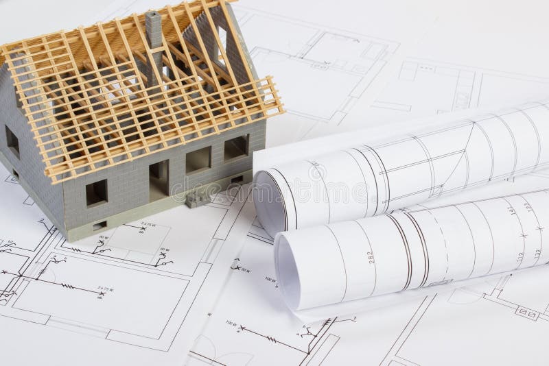 Dessins en construction et électriques de petite maison, concept de maison de bâtiment images stock Dessins en construction et électriques de petite maison, concept de maison de bâtiment images stock