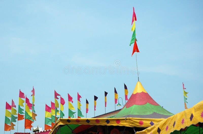 Dessus de tente de festival photographie stock libre de droits Dessus de tente de festival photographie stock libre de droits