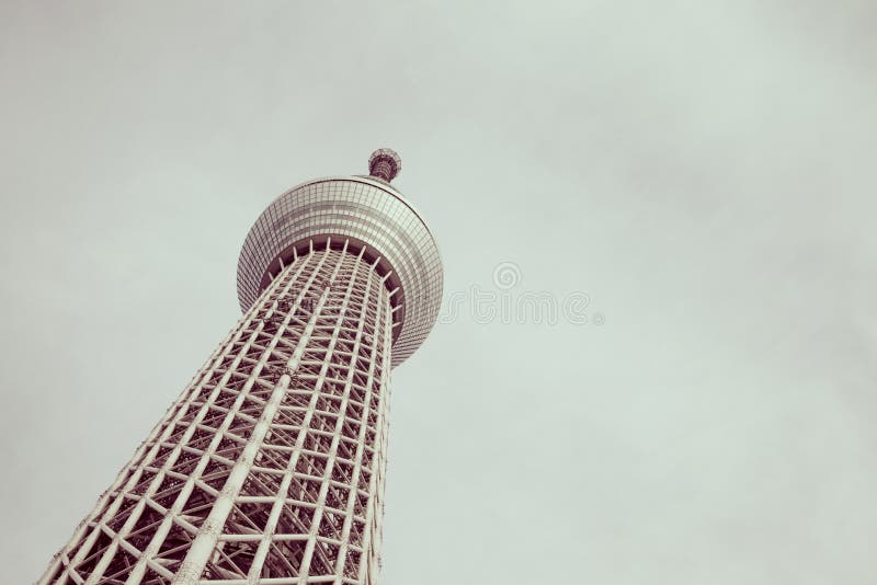 Destination célèbre de skytree de Tokyo de la vue inférieure photographie stock libre de droits Destination célèbre de skytree de Tokyo de la vue inférieure photographie stock libre de droits
