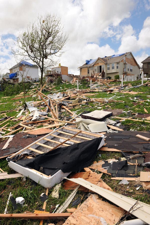 Destruction After Tornadoes Hit Saint Louis Editorial Photography - Image of louis, debris: 20658247