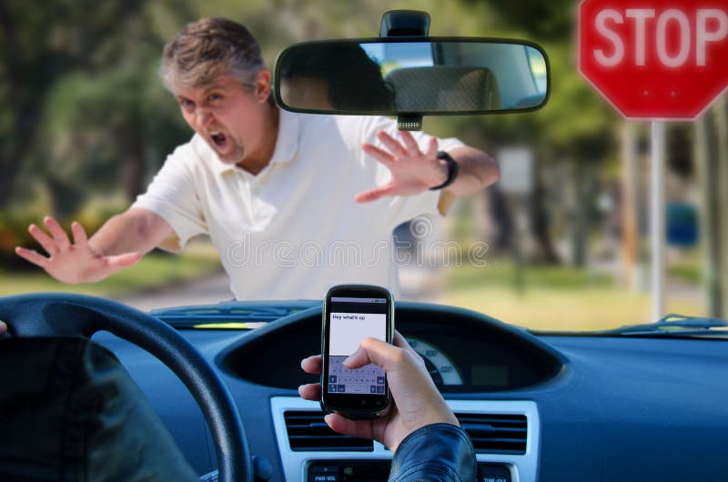Destruição de Texting e de condução que bate o pedestre